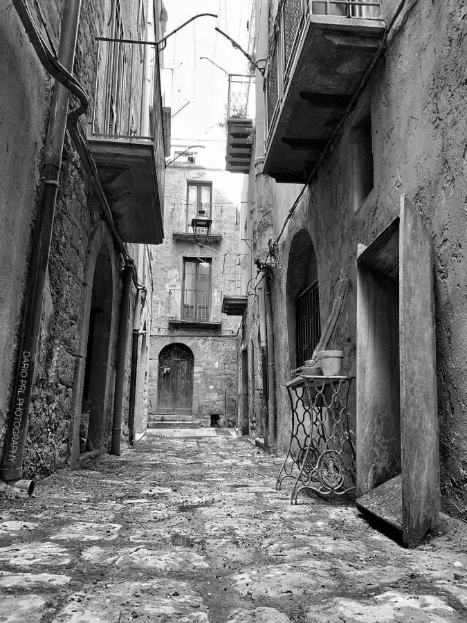 B&B Borgo Antico เปียซซา อาร์เมรีนา ภายนอก รูปภาพ