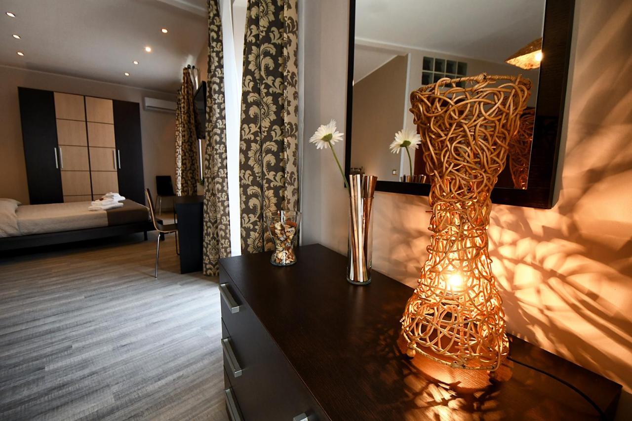 B&B Borgo Antico เปียซซา อาร์เมรีนา ภายนอก รูปภาพ