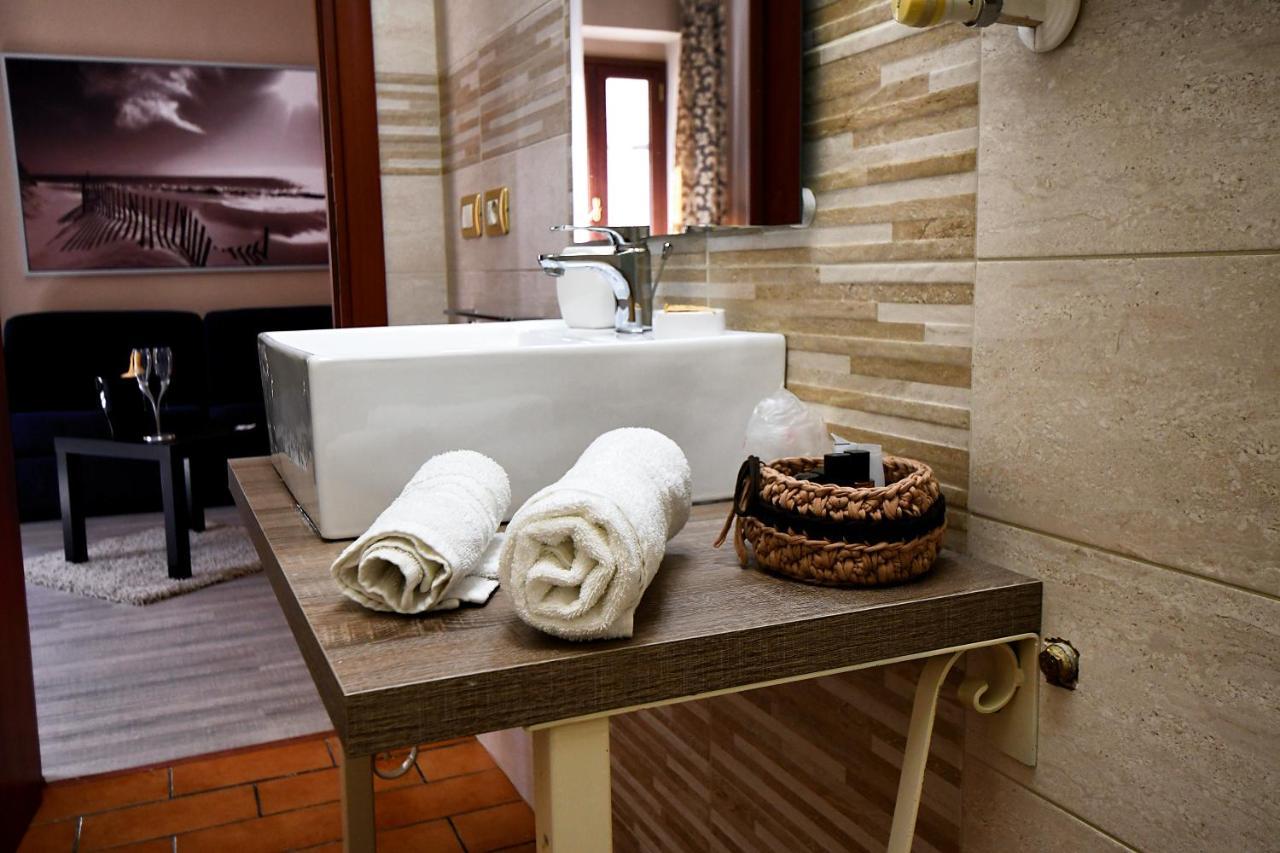 B&B Borgo Antico เปียซซา อาร์เมรีนา ภายนอก รูปภาพ